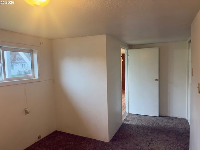 1323 HAWTHORNE St, Sweet Home, OR 97386