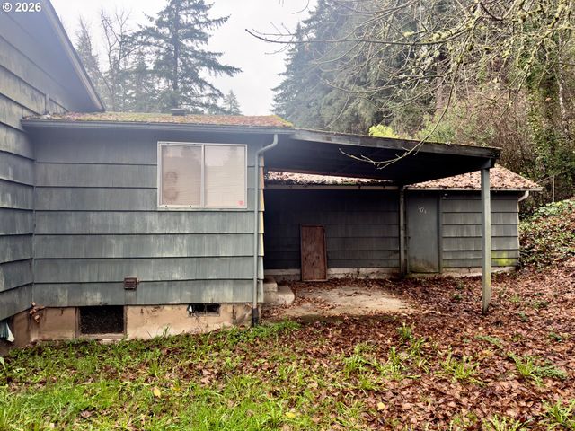 1323 HAWTHORNE St, Sweet Home, OR 97386