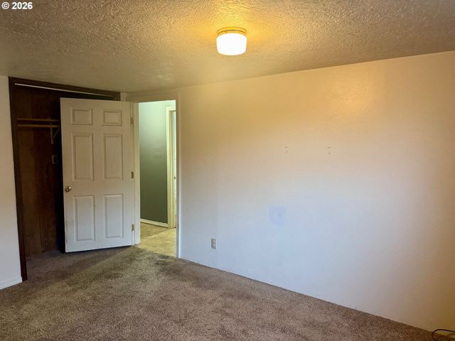 1323 HAWTHORNE St, Sweet Home, OR 97386