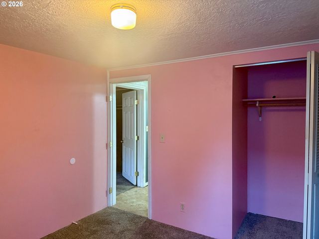 1323 HAWTHORNE St, Sweet Home, OR 97386