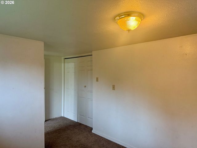 1323 HAWTHORNE St, Sweet Home, OR 97386