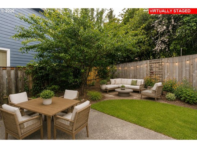 3270 DAWSON Ct, West Linn, OR 97068