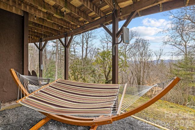 106 Bishop Cove Road, Fairview, NC 28730