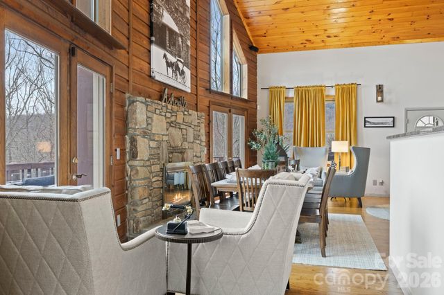 106 Bishop Cove Road, Fairview, NC 28730