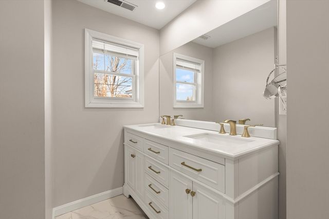 24 Algonquin Rd, Chelmsford, MA 01824