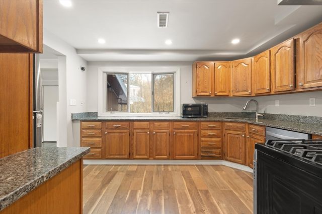 24 Algonquin Rd, Chelmsford, MA 01824