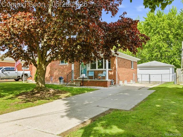 651 Carolina Avenue, Marysville, MI 48040