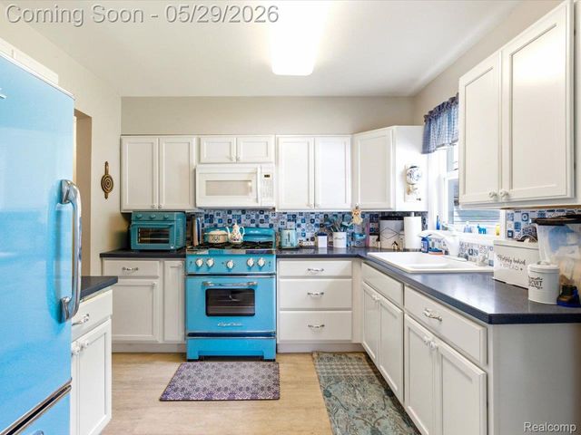 651 Carolina Avenue, Marysville, MI 48040