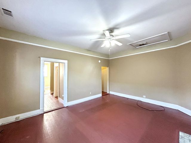 2023 YOUNG AVE, Memphis, TN 38104