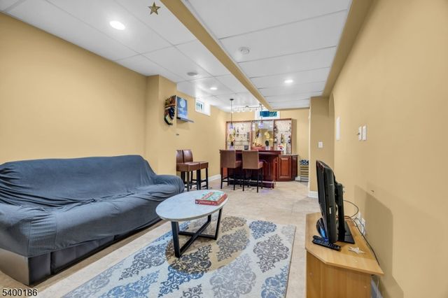 101 Timberhill Dr, Franklin Twp., NJ 08823