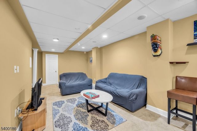 101 Timberhill Dr, Franklin Twp., NJ 08823