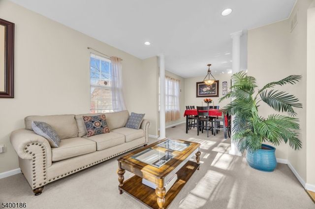 101 Timberhill Dr, Franklin Twp., NJ 08823