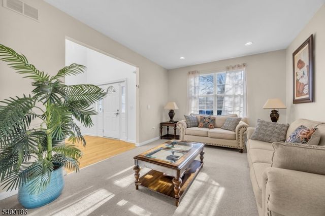 101 Timberhill Dr, Franklin Twp., NJ 08823