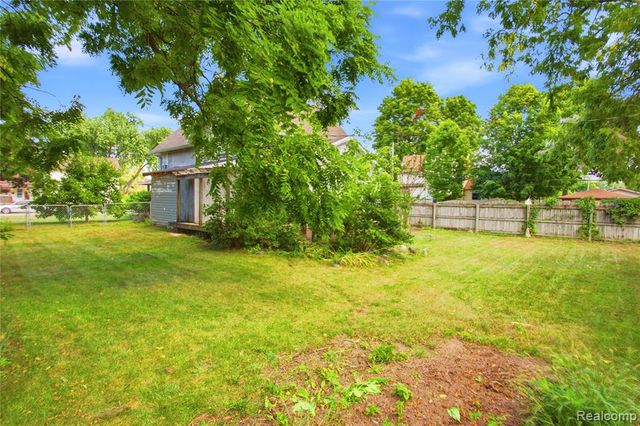201 W Liberty Street, South Lyon, MI 48178