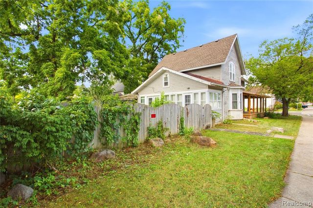 201 W Liberty Street, South Lyon, MI 48178