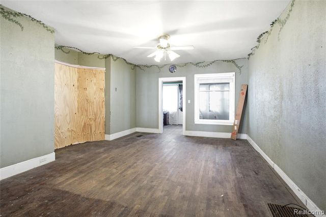 201 W Liberty Street, South Lyon, MI 48178