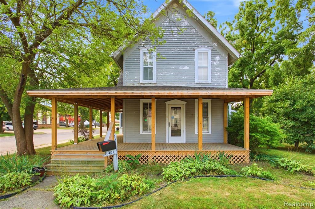 201 W Liberty Street, South Lyon, MI 48178