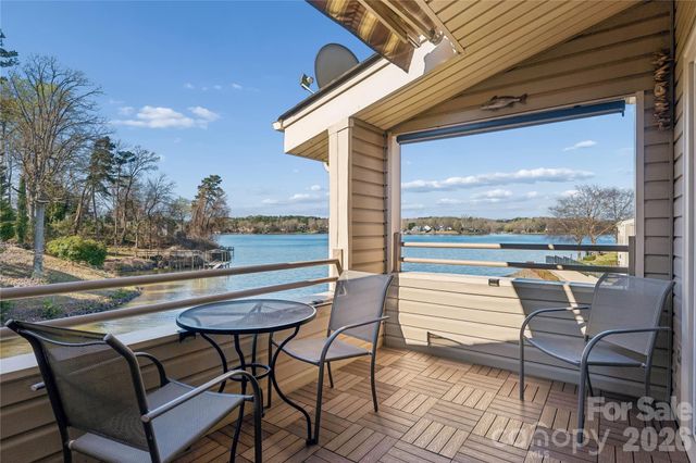 14021 Queens Harbor Road, Charlotte, NC 28278