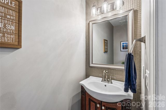 14021 Queens Harbor Road, Charlotte, NC 28278