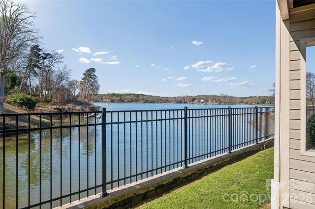14021 Queens Harbor Road, Charlotte, NC 28278