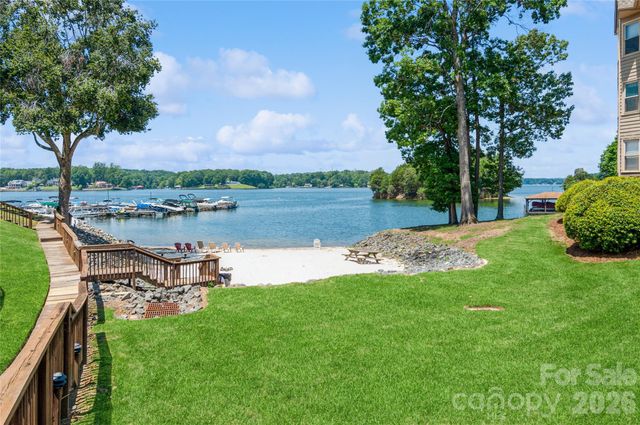 14021 Queens Harbor Road, Charlotte, NC 28278