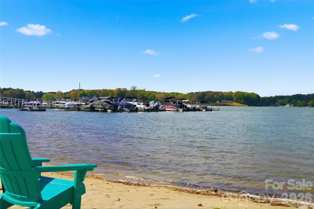 14021 Queens Harbor Road, Charlotte, NC 28278