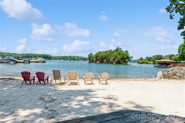 14021 Queens Harbor Road, Charlotte, NC 28278