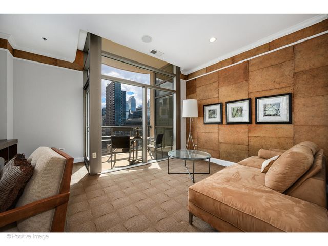 150 W Superior Street 1404, Chicago, IL 60610