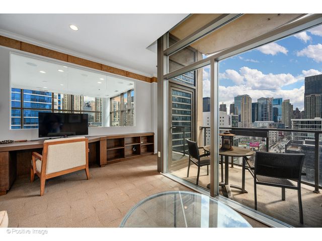 150 W Superior Street 1404, Chicago, IL 60610