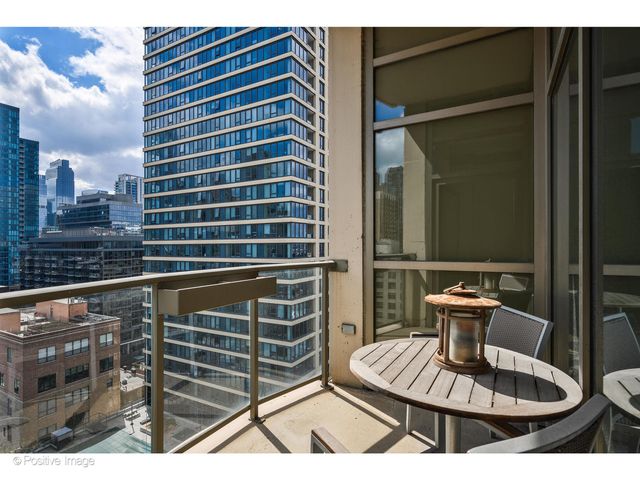 150 W Superior Street 1404, Chicago, IL 60610