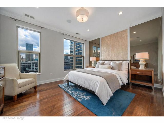 150 W Superior Street 1404, Chicago, IL 60610