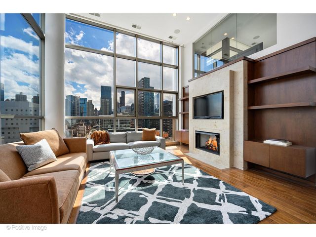 150 W Superior Street 1404, Chicago, IL 60610