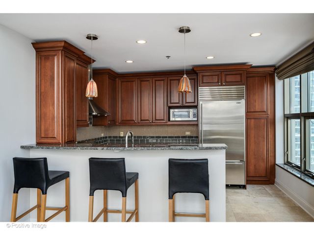 150 W Superior Street 1404, Chicago, IL 60610