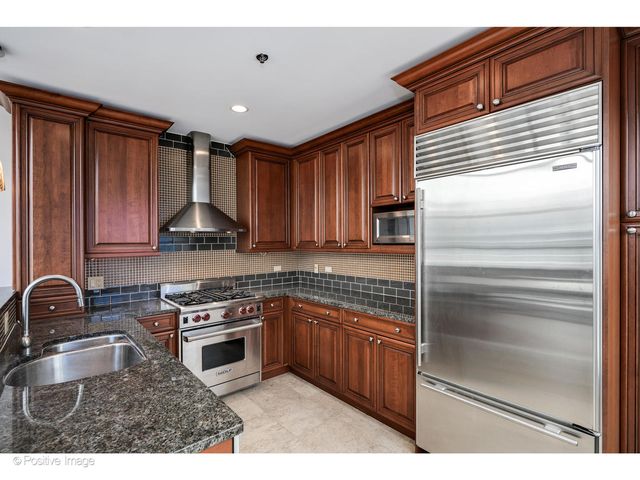 150 W Superior Street 1404, Chicago, IL 60610