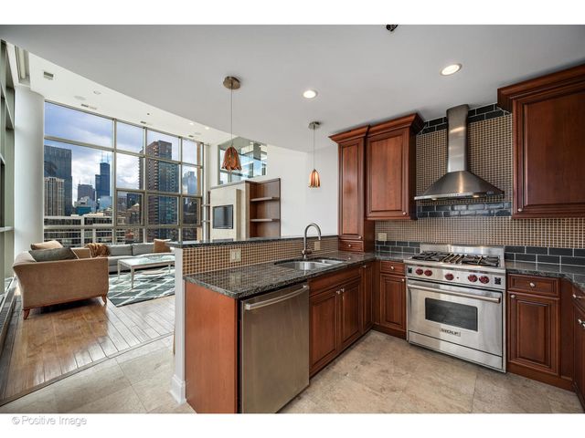 150 W Superior Street 1404, Chicago, IL 60610