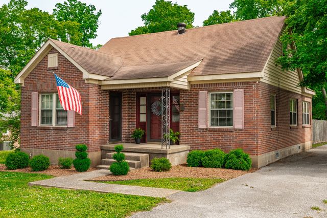 572 Hawkins Dr, Gallatin, TN 37066