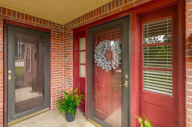 572 Hawkins Dr, Gallatin, TN 37066