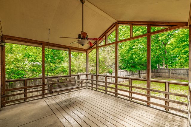 572 Hawkins Dr, Gallatin, TN 37066