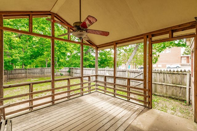 572 Hawkins Dr, Gallatin, TN 37066