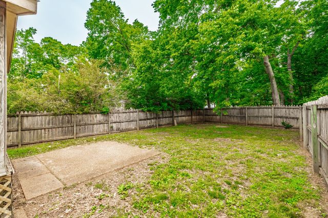 572 Hawkins Dr, Gallatin, TN 37066