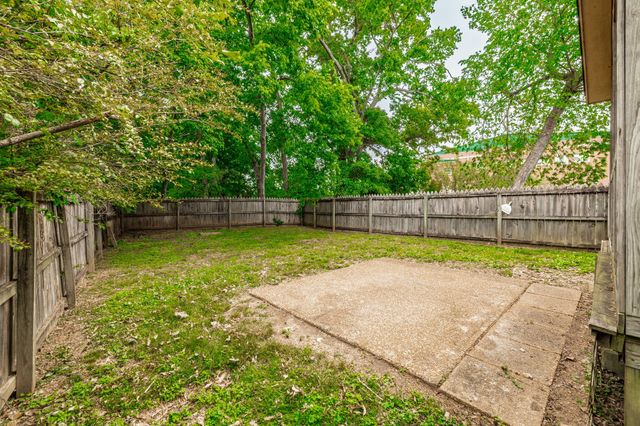 572 Hawkins Dr, Gallatin, TN 37066