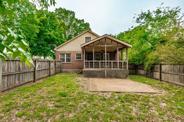 572 Hawkins Dr, Gallatin, TN 37066