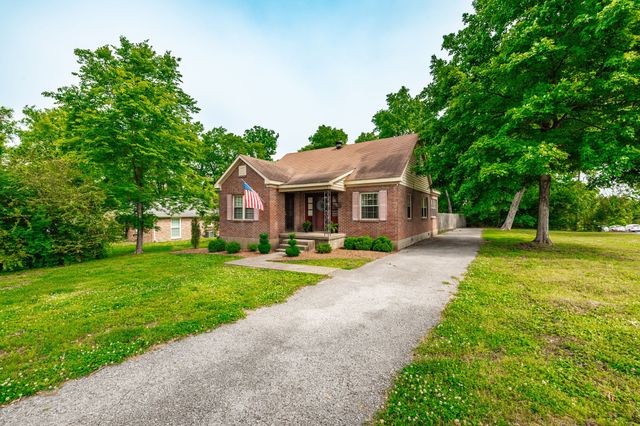 572 Hawkins Dr, Gallatin, TN 37066