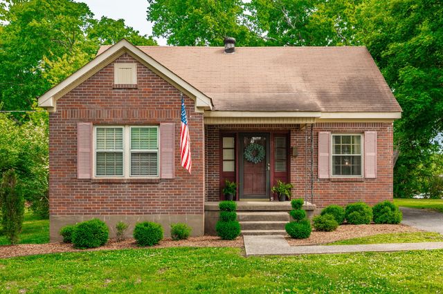 572 Hawkins Dr, Gallatin, TN 37066