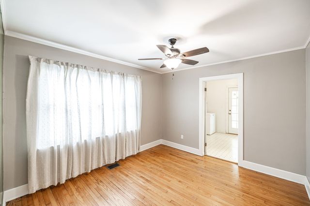 572 Hawkins Dr, Gallatin, TN 37066