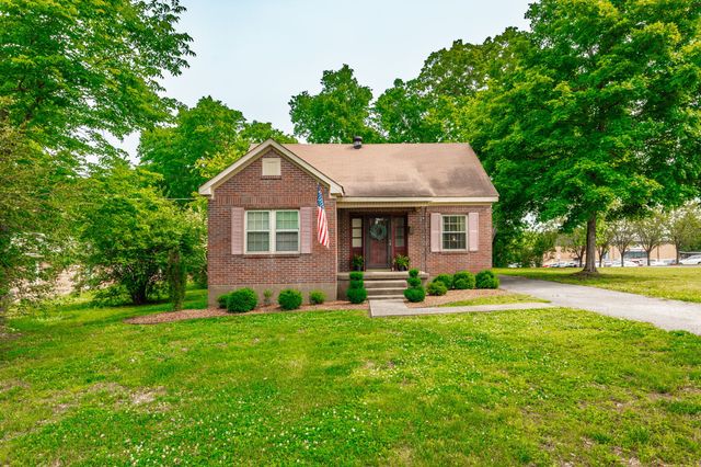572 Hawkins Dr, Gallatin, TN 37066