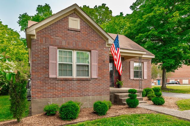 572 Hawkins Dr, Gallatin, TN 37066