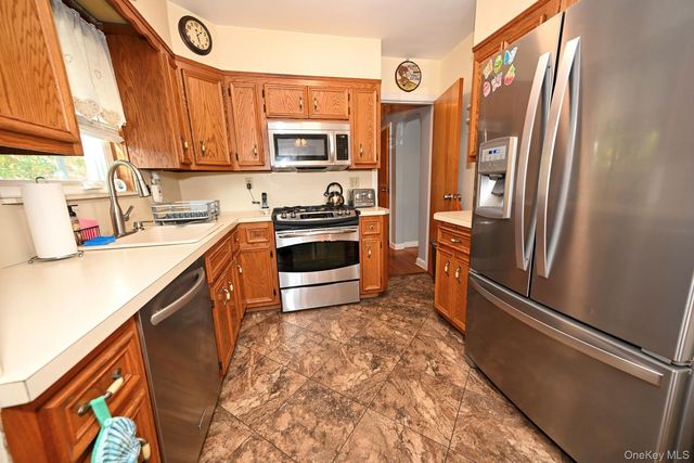 7601 58th Road, Middle Village, NY 11379