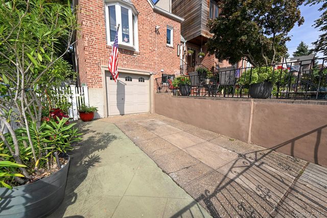 7601 58th Road, Middle Village, NY 11379