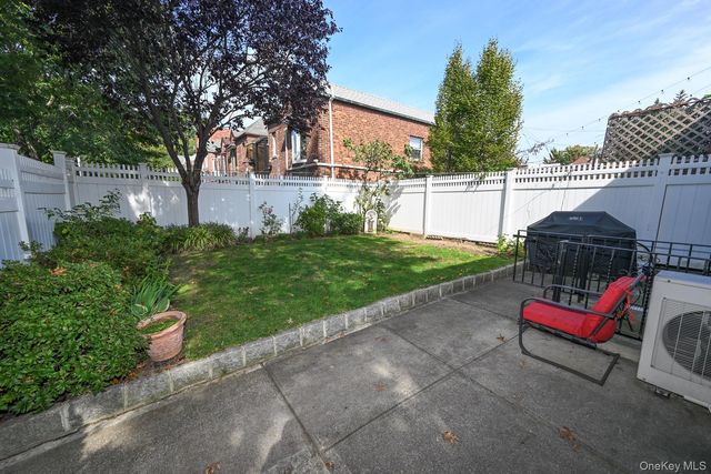 7601 58th Road, Middle Village, NY 11379